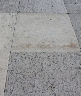 ריצוף וחיפוי עם טרוורטין